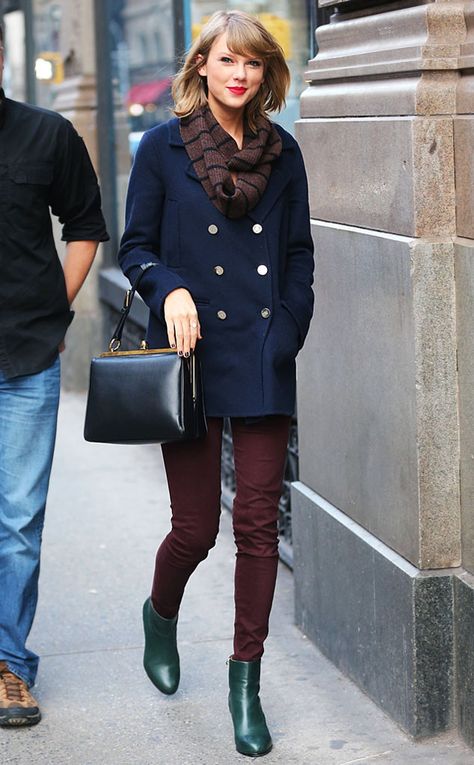 Taylor Swift Green Booties Outfit, Taylor Swift Casual, Taylor Swift Street Style, Navy Peacoat, Booties Outfit, Look Formal, Green Boots, Taylor Swift Outfits, Celebrity Look Alike