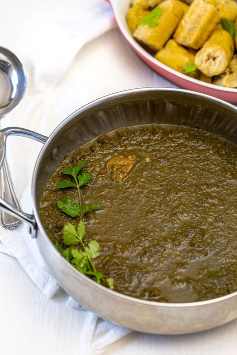 This vegan cassava leaf soup is an incredibly delicious stew made from the leaves of the cassava plant. It is highly nutritious as well! Jamaican Stew Peas, Cassava Leaf, Vegan Split Pea Soup, Stew Peas, West African Food, Appetizer Salads, Fair Food Recipes, Eating Raw, African Food