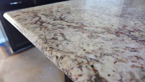 25 White Granite Countertop Colors for Kitchen - Homenish White Ice Granite Countertops, Cream Granite Countertops, Thunder White Granite, Super White Granite, White Springs Granite, Cream Colored Kitchens, White Ice Granite, River White Granite, White Granite Kitchen