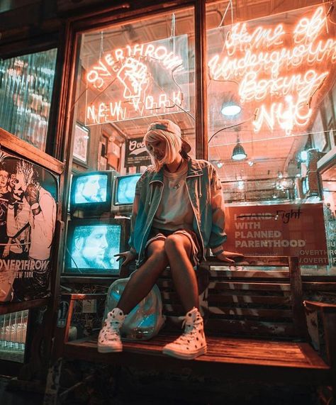 Night Portrait Photography, Night Photography Portrait, Night Street Photography, Neon Photoshoot, Downtown Photography, Neon Photography, Night Portrait, Shotting Photo, Photoshoot Concept