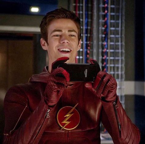 The Flash Pfp, Grant Gustin Flash, The Flash Cw, Flashy Flash, Berry Allen, Flash Show, Funny Christian Jokes, Team Flash, Spiderman Wallpaper