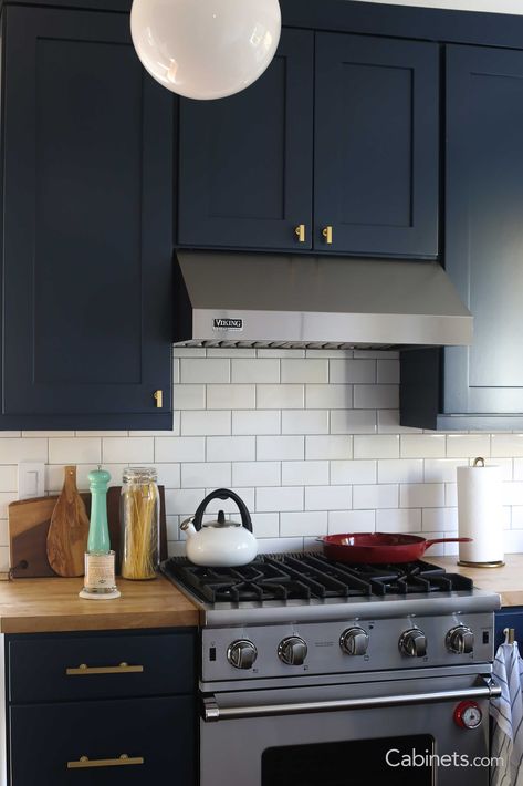 Blue Painted Kitchen Cabinets, Blue Cabinets Kitchen, Blue Painted Cabinets, Navy Kitchen Cabinets, Blue Cabinetry, Navy Blue Kitchen Cabinets, Attic Kitchen, Navy Cabinets, Paint Cabinets White