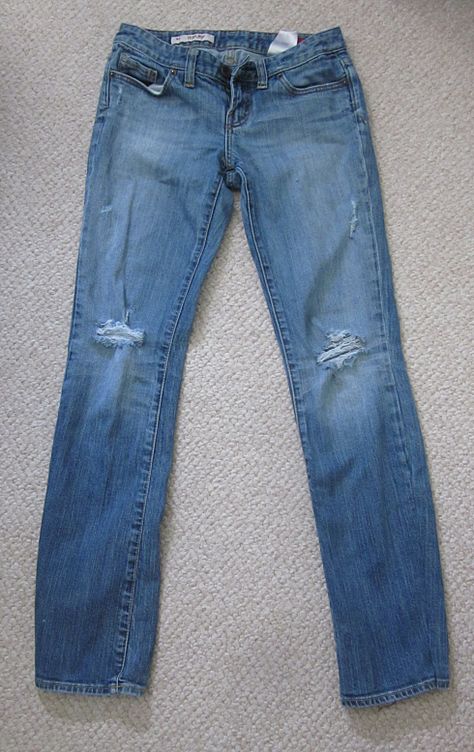 Diy Jeans Refashion, Jeans Hacks, Diy Distressed Jeans, Diy Ripped Jeans, Jeans Tutorial, Jeans Refashion, Jeans With Rips, Rockstar Jeans, Diy Jeans