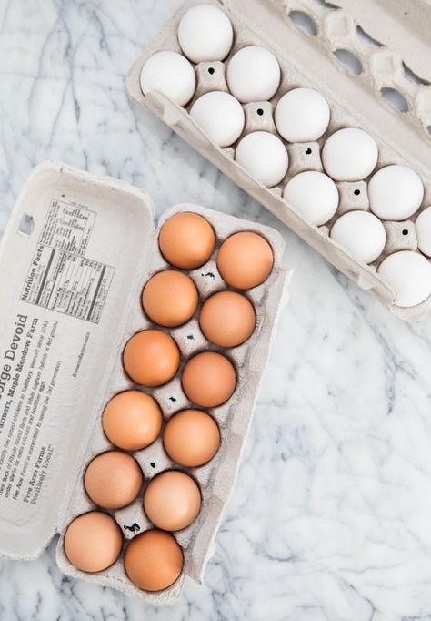 Which is healthier - brown or white eggs?  Apparently the color doesn't matter.  Click the link for more details Brown Egg, Making Hard Boiled Eggs, Egg Packaging, Salmon Potato, Waffle Cookies, Brown Eggs, Lunch Appetizers, Organic Eggs, Cooking Tutorials