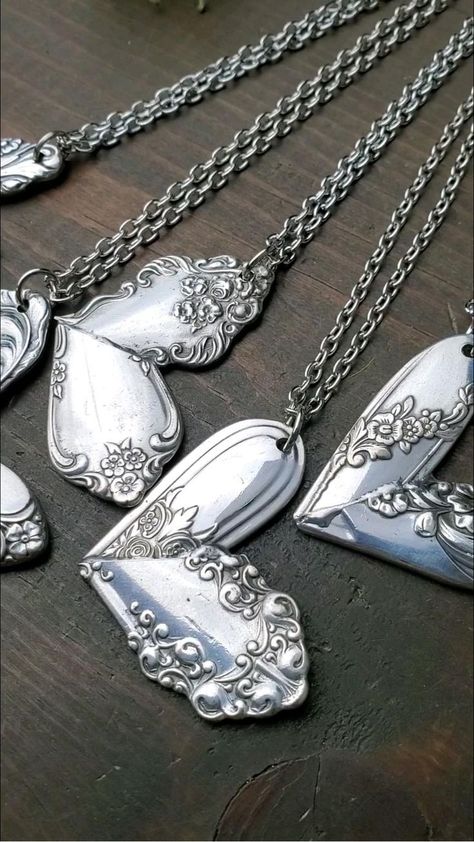 Silverware Welding Projects, Cutlery Jewellery Ideas, Fork Jewelry Tutorial, Flatware Art, Vintage Spoon Jewelry, Spoon Jewelry Diy, Flatware Crafts, Silver Spoon Jewelry, Cutlery Art