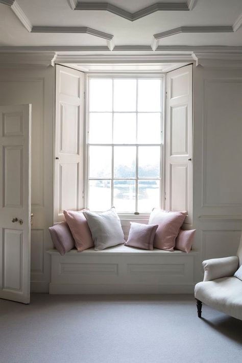 Dreamy Window Seats Bedroom Bench Seat, Bedroom Window Seat, Window Bench Seat, Zimmer Diy, Bay Window Seat, Window Nook, Georgian Interiors, Window Benches, Bedroom Windows