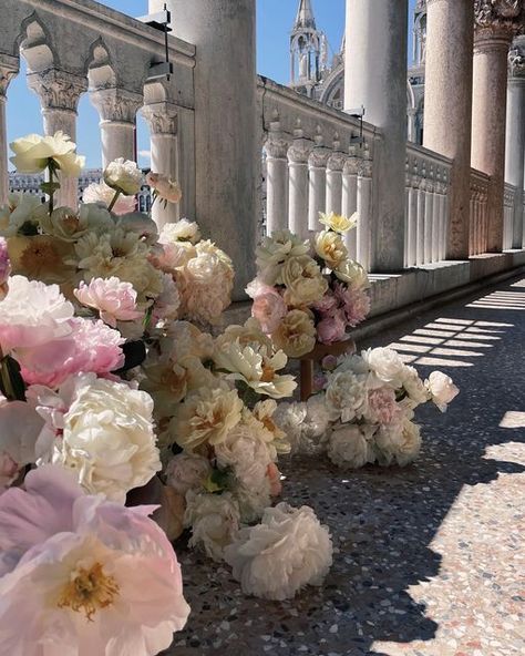 evelina on Instagram: "May is for peonies 🌸" Peony Wedding Decor, Peony Wedding Flowers, Peonies Wedding Decoration, Peonies Wedding, Wedding Flowers Peonies, Como Wedding, Lake Como Wedding, Peony Wedding, Wedding Mood Board