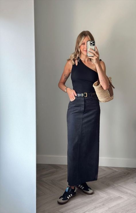 Black Maxi Skirt Outfit, Maxi Skirt Outfit, Skirt Outfit Summer, Black Maxi Skirt, Skirt Outfit, Black Maxi, Outfit Summer, Maxi Skirt, Adidas