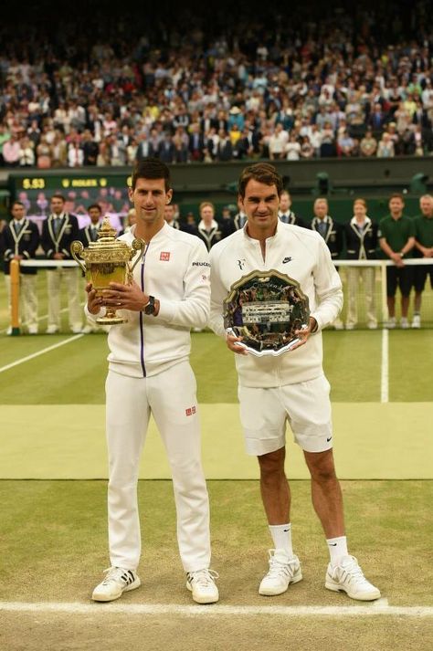 Wimbledon 2015 - The Champion & The Legend Wimbledon Centre Court, Federer Wimbledon, Tennis Drawing, Wimbledon Final, Piriformis Syndrome, Wimbledon Tennis, Tennis Champion, Tennis Tips, Professional Tennis Players