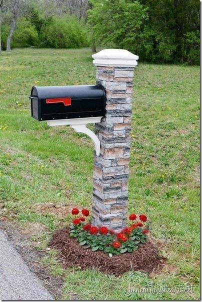 mailbox post Decorating Backyard, Stone Mailbox, Porch Gardening, Plants Porch, Brick Mailbox, Porches Ideas, Mailbox Makeover, Mailbox Landscaping, Front Yards Curb Appeal