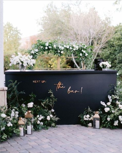 Black Gold Wedding Theme, Black Tie Wedding Decor, Emerald Green Wedding Theme, Law School Graduation Party, Green Gold Weddings, Cocktail Party Decor, White Weddings Reception, Black And White Wedding Theme, Bar Setup