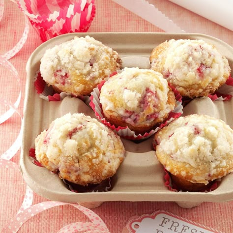 Lemon/Raspberry Streusel Muffins Raspberry Streusel Muffins, Muffins Blueberry, Streusel Muffins, Muffin Streusel, Lemon Yogurt, Lemon Raspberry, Baking Mix, Lemon Desserts, Taste Of Home