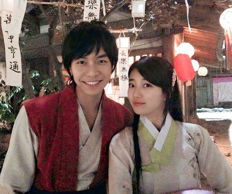 Lee Seung Gi And Bae Suzy, Gu Family Book Kdrama, Gu Family Books, Gu Family Book, Aesthetic Poses, Drama Gif, Family Book, Lee Seung Gi, Anime Wallpaper Phone