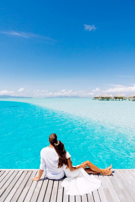 Honeymoon Photographer Bora Bora | Bora Bora Photo Studio Bora Bora Instagram Pictures, Resort Photoshoot Ideas Couple, Maldives Aesthetic Couple, Maldives Poses, Poses For Pictures Couple, Maldives Pics, Bora Bora Aesthetic, Picture Poses Couples, Honeymoon Aesthetic