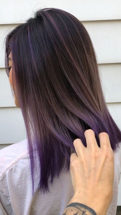 Dark Pink Hair, Purple Hair Highlights, Light Purple Hair, Peekaboo Highlights, Hair Color Streaks, Violet Hair, Hair Streaks, Lavender Hair, Hair Color Purple