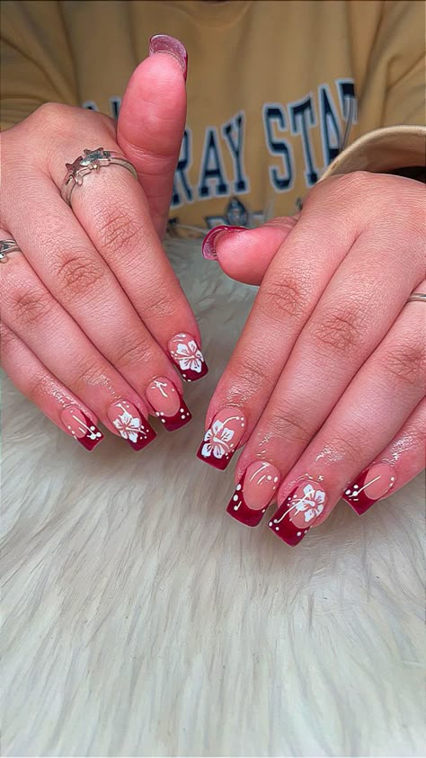 Acrylic Nails With Hawaiian Flower, Hawaiian Flower Nails Square, Hawaiian Flower Nails Short Square, Short Hawaiian Flower Nails, Short Square Flower Nails, Summer Nails 2023 Gel Short Square, Simple Hawaii Nails, Red Hibiscus Nails, Short Hawaii Nails