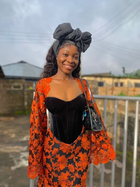 Lace Corset Outfit Asoebi, Asoebi Lace Style, Asoebi Lace, Black Lace Ankara Styles, Ankara Asoebi Styles For Wedding, Burnt Orange Lace Styles, Asoke Gele Styles For Asoebi, Lace Asoebi, Black Asoebi Lace Styles