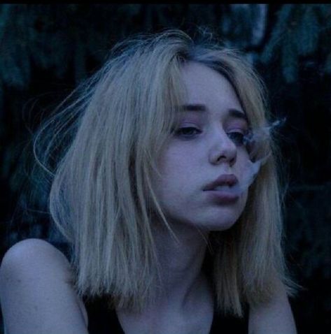 Pretty When You Cry, Grunge Girl, Emo Girls, Blonde Women, Grunge Photography, Aesthetic Grunge, Grunge Aesthetic, Girl Icons, Blonde Girl