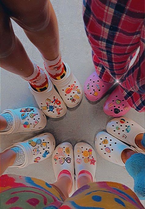 Crocs Preppy, Preppy Crocs, Croc Inspiration, Croc Aesthetic, Crocs Ideas, Preppy Shoes, Shoe Inspo, Christmas List, Me Too Shoes