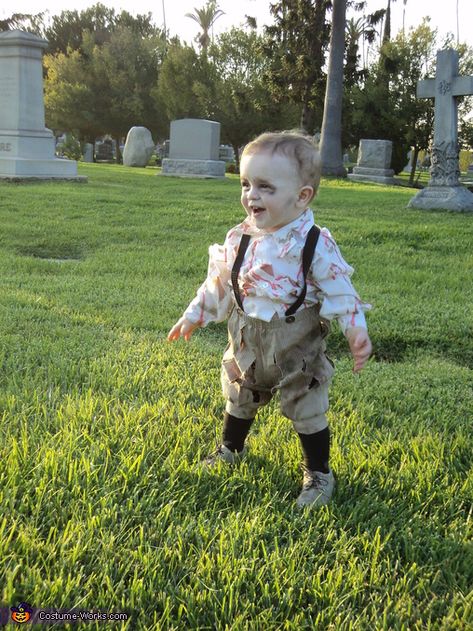 Zombie Baby Costume - Halloween Costume Contest via @costumeworks Diy Zombie Costume, Zombie Baby, Baby Zombie, Sibling Costume, Cute Zombie, Baby Kostüm, Diy Kostüm, Zombie Costume, Homemade Costumes