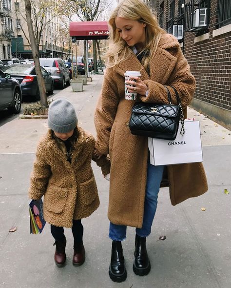 Mini Trend: Teddy Bear Coats for Wintertime :: This Is Glamorous Teddy Coat Street Style, Teddy Bear Coat Outfit, Teddy Bear Coats, Teddy Coat Outfit, Teddy Outfit, Winter Workwear, Europe 2023, Winter Coat Outfits, Puffer Coats