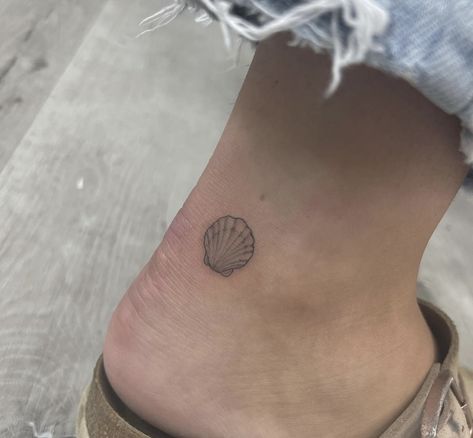 Dainty Seashell Tattoo, Seashell Tattoo Ankle, Minimal Seashell Tattoo, Tiny Seashell Tattoo, Small Seashell Tattoo, Seashell Tattoo Small Ankle, Conch Shell Tattoo, Ibiza Tattoo, Small Back Tattoos