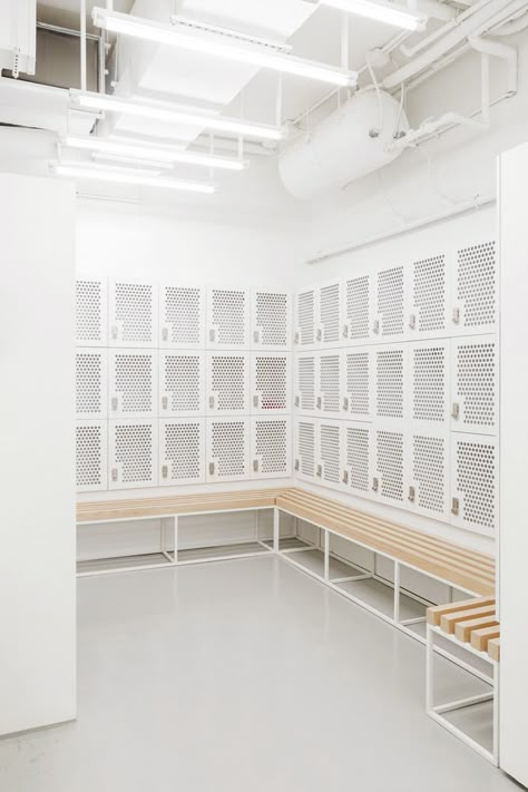 Changing Rooms Gym, Gym Changing Room, Locker Room Design, Dojo Design, Dance Studio Design, Gym Design Interior, Locker Designs, Yoga Studio Design, Ballet Studio