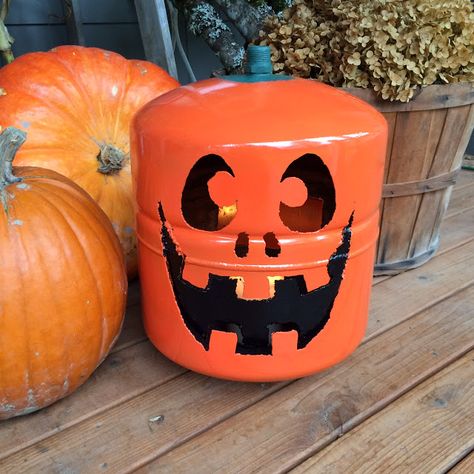 {Upcycled} Propane Tank Jack-o-Lantern Propane Tank Art, Drum Design, Propane Tanks, Lp Tank, Driving Home, Happy Guy, Diy Welding, Workshop Ideas, Autumn Decorating