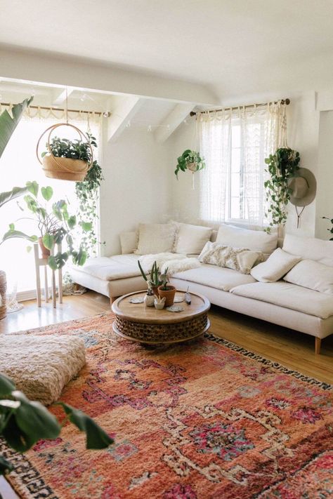 Check out the best designs for boho living room ideas that are inspired by coastal beach style. . . #boholivingroom #boholiving #bohostyle #livingroomdecor #interior #bohodecor #interiordesign #bohohome #livingroominspo #livingroomideas #livingroom #homedecor #boho #livingroomdesign #cozyhome #bohohomedecor #livingroomgoals #interiorstyling #bohointeriors #bohemiandecor #livingroomstyling #scandiboho #livingroomdecoration #bohemianstyle #livingroomstyle #livingroominterior #livingroomidea Antique Furniture Living Room, Furnitur Ruang Keluarga, Bohemian Living Rooms, Bohemian Living Room, Magnolia Homes, Decoration Inspiration, Boho Living, Boho Living Room, Living Room Inspo