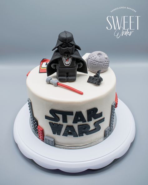 Star Wars Cake For Men, Lego Cake Star Wars, Star Wars Birthday Party Ideas Cake, Lego Star Wars Birthday Cake, Lego Star Wars Cake Ideas, Starwars Cake Simple, Star Wars Theme Cake, Star Wars Birthday Cake For Men, Star Wars Themed Cake