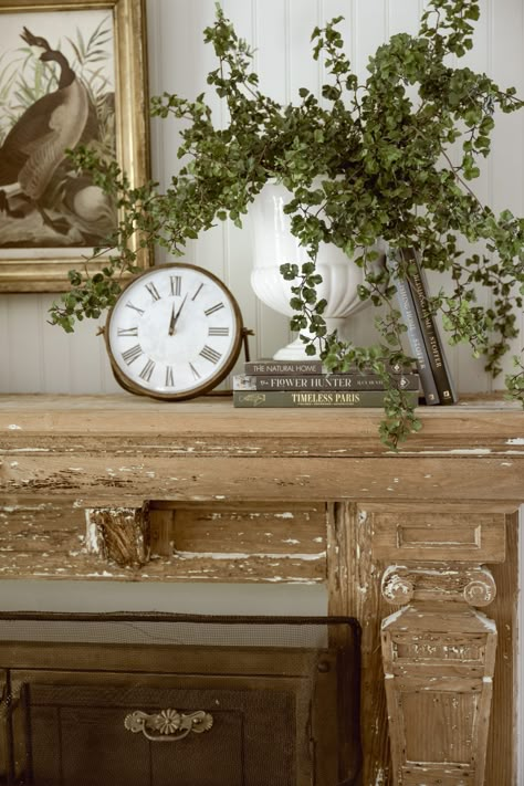 Summer Mantel Decorating Ideas, French Country Fireplace, Spring Mantle Decor, Farmhouse Summer Decor, Farmhouse Mantle Decor, Vintage Mantle, Farmhouse Mantle, Mantle Styling, Summer Mantel