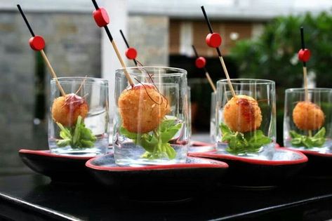 The Coolest Ways To Serve Chaat At Your Wedding! | WedMeGood Indian Appetizers, Wedding Appetizers, Hot Appetizers, Pani Puri, Diwali Food, Chaat Recipe, Cake Trends, Food Displays, Indian Desserts