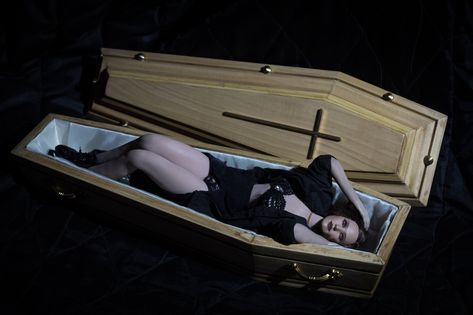 Person In Coffin, Coffin Aesthetics, Coffin Reference, Coffin Photoshoot, Coffin Pose, Coffin Aesthetic, Aesthetic Coffins, Coffin Photography, Coffin Bed