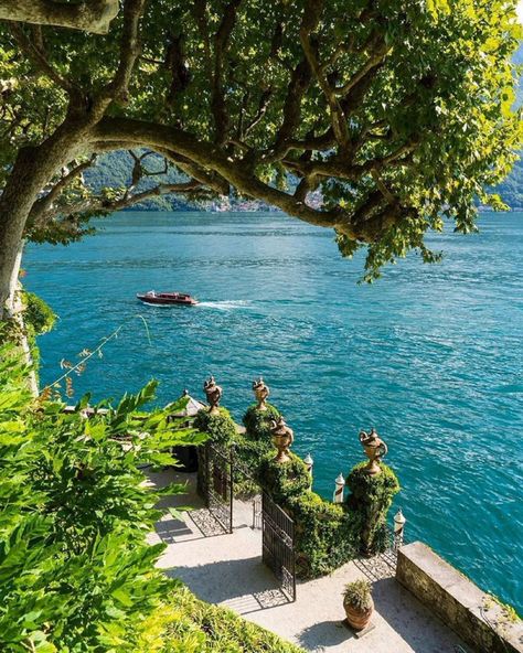 Lake Como, Italy Lac Como, Lake Como Villas, Lake Como Italy, Italy Map, Wonderful Picture, Lake Garda, Dream Travel Destinations, Lake Como, Great Friends