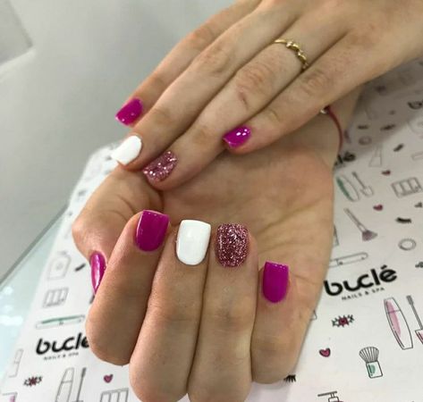 Class Reunion Nail Ideas, Mani Gel Nails, Simple Short Valentines Nails, Dip Nail Designs Spring, Cute Short Natural Nails, Hot Pink Dip Nails, February Dip Nails, Valentines Dip Powder Nails, Spring Dipped Nail Colors