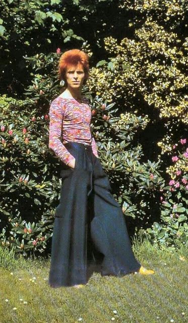 The Icon of Androgynous Fashion Style – Marvelous Color Photos of David Bowie in the 1970s-80s ~ vintage everyday David Bowie Fashion, David Bowie Ziggy, Ziggy Stardust, Androgynous Fashion, Glam Rock, Looks Style, 70s Fashion, David Bowie, New Wave