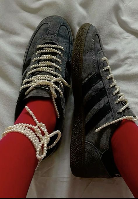 Sneakers Adidas, Adidas Fashion, Red Sneakers, Swag Shoes, Diy Shoes, Dream Shoes, Looks Style, Mode Inspiration, Sock Shoes