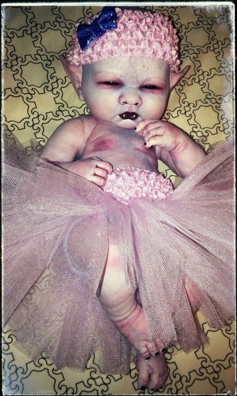 Scary Baby Dolls, Trail Ideas, Strange Dolls, Creepy Doll Halloween, Haunted Trail, Creepy Baby Dolls, Avatar Babies, Horror Doll, Horror Dolls