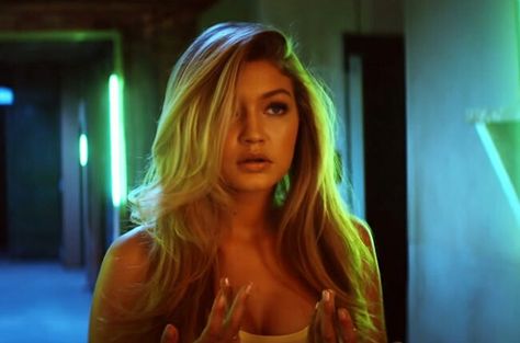 Gigi Hadid Hair, Gigi Hadid Outfits, Hadid Sisters, Scantily Clad, Calvin Harris, Hair Envy, Girl Crushes, Love Hair, Sports Illustrated