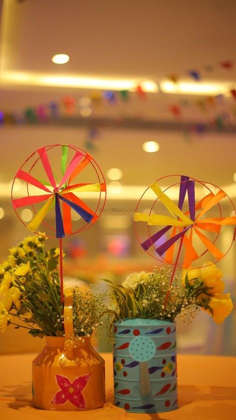 Mumbai Theme Decor, Mehndi Decor Indoor, Indian Carnival Decor, Holi Table Decor Ideas, Lohri Theme Decor, Indian Festive Decor, Holi Decorations Ideas At Home, Holi Party Decor, Lohri Decoration Ideas At Home