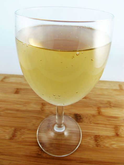 White Wine Substitute, Avoid Alcohol, Different Types Of Wine, Cooking Substitutions, Growing Grapes, Cooking Basics, Dry White Wine, Grape Juice, Cooking Wine