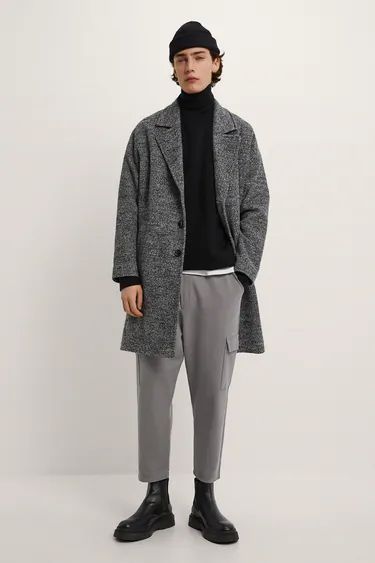 Mens Overcoat Outfit, Minimal Style Men, Very Short Hair Men, Boots Outfit Men, Mens Overcoat, Relaxed Fit Pants, Mens Fashion Work, Cap Outfit, Fashion City