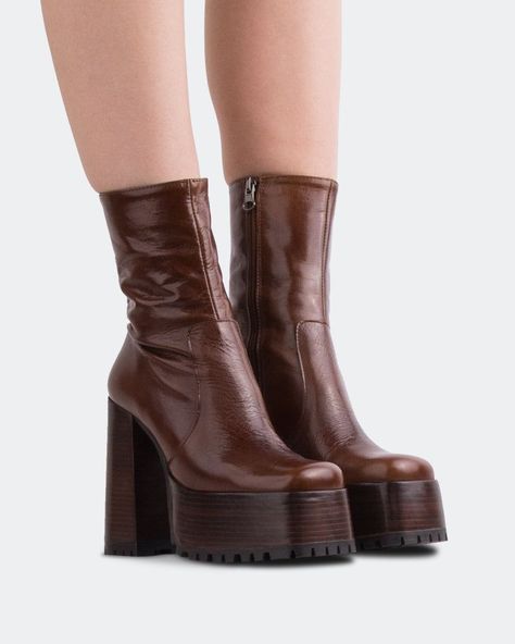 1970s Shoes Women 70s Fashion, Brown Plateau Boots, Maroon Platform Boots, Chunky Brown Heels, Heels With Brown Dress, Brown Dress Shoes Women's, Brown 70s Boots, Brown Gogo Boots, Vintage Platform Boots