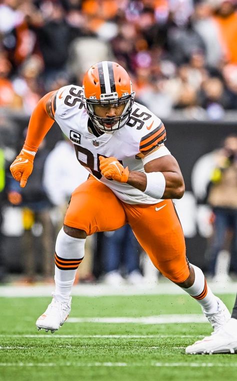 Myles Garrett, Cleveland Browns Miles Garrett, God Physique, Browns Wallpaper, Cleveland Browns Wallpaper, Cool Football Pictures, Myles Garrett, Game Pics, Nfl Football Art, Cleveland Browns Football