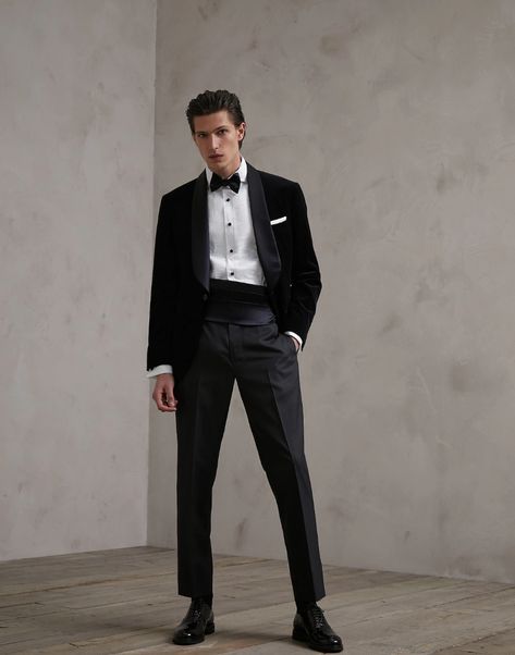 Banquet Suits For Men, Suit Ideas For Men Classy, Wedding Tuxes, Suits For Guys, Wedding Suits Men Black, Suit For Men Wedding, Stars Wedding, Stylish Mens Suits, Black And White Suit