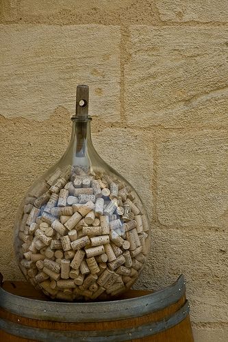 I keep ALL of my wine corks and display them in a glass jar.  Ok, so I don't have this many yet, but maybe I will someday! Dining Room Decor Transitional, Rustic Dining Room Decor, Vase Filler Ideas, Wine Corks Decor, Room Decor Rustic, Dining Room Decor Rustic, Outside Fall Decor, Wine Cork Diy, Wine Cork Art