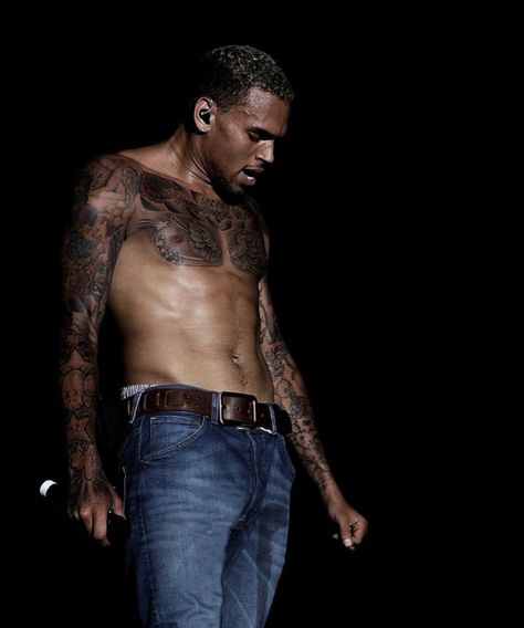 Chris Brown Shirtless Pictures, Chris Brown Shirtless, Chris Brown Videos, Men Abs, Chris Brown, Kpop Guys, Future Husband, Quick Saves