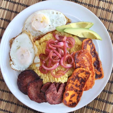 Dominican Breakfast, Fried Salami, Boiled Plantains, Dominican Recipes, Mashed Plantains, Pink Sauce, Dominican Food, All Purpose Seasoning, Plantains Fried