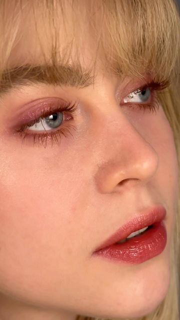 Blonde Mascara, Brown Mascara Look, Everyday Makeup Products, Berry Makeup, 2024 Makeup, Red Makeup Looks, Vogue Makeup, Brown Mascara, Cute Eye Makeup