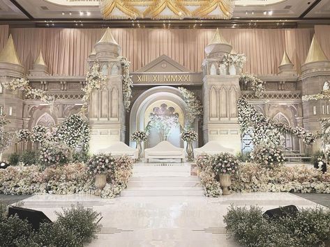 Debut Theme Ideas, Cinderella Quinceanera Themes, Nikah Decor, Wedding Platform, Wedding Stage Backdrop, Tema Disney, Elegant Wedding Inspiration, Wedding Stage Design, Dream Wedding Decorations